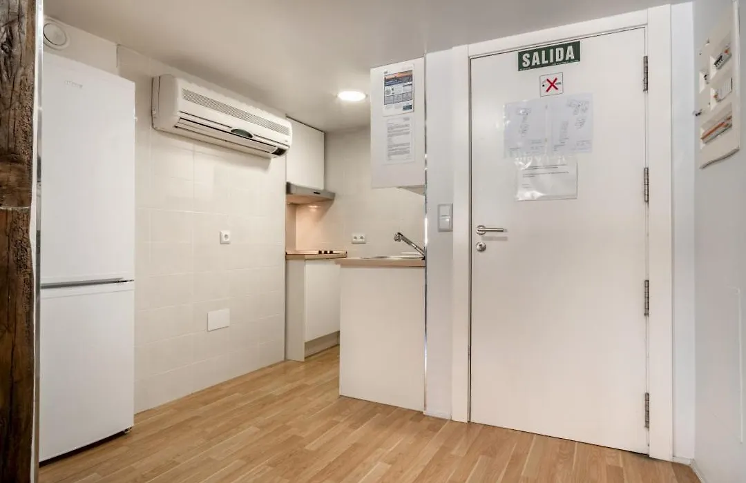 Central Apt With 2 Single Bedrooms - Plaza Mayor-1
